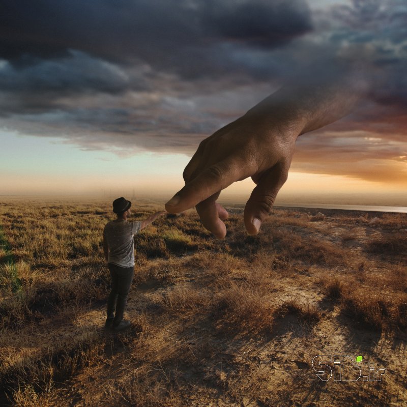 قاب عکس مدرن God's hand فرای واقعیت / فوتو مونتاژ اثر حسین زارع